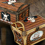 Pirate Dead Man's Chest 6804 and Pirate Captain's Chest 6805